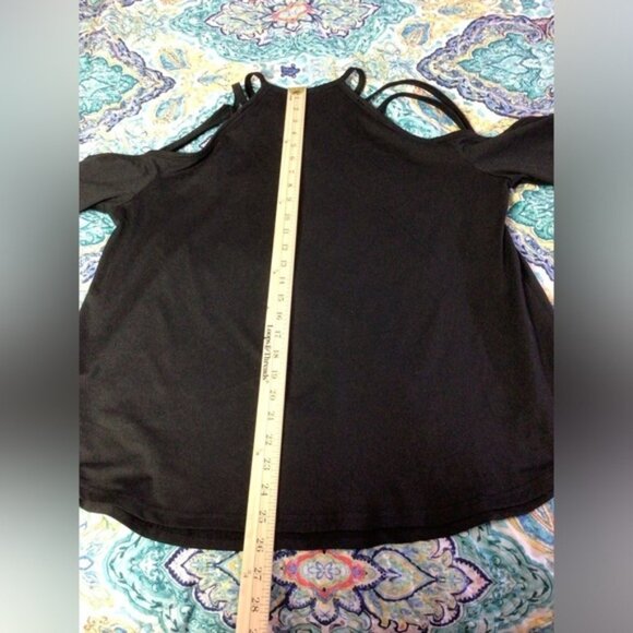 Black crew neck cold-shoulder long sleeve top 2xl.   (8L) - Picture 7 of 10